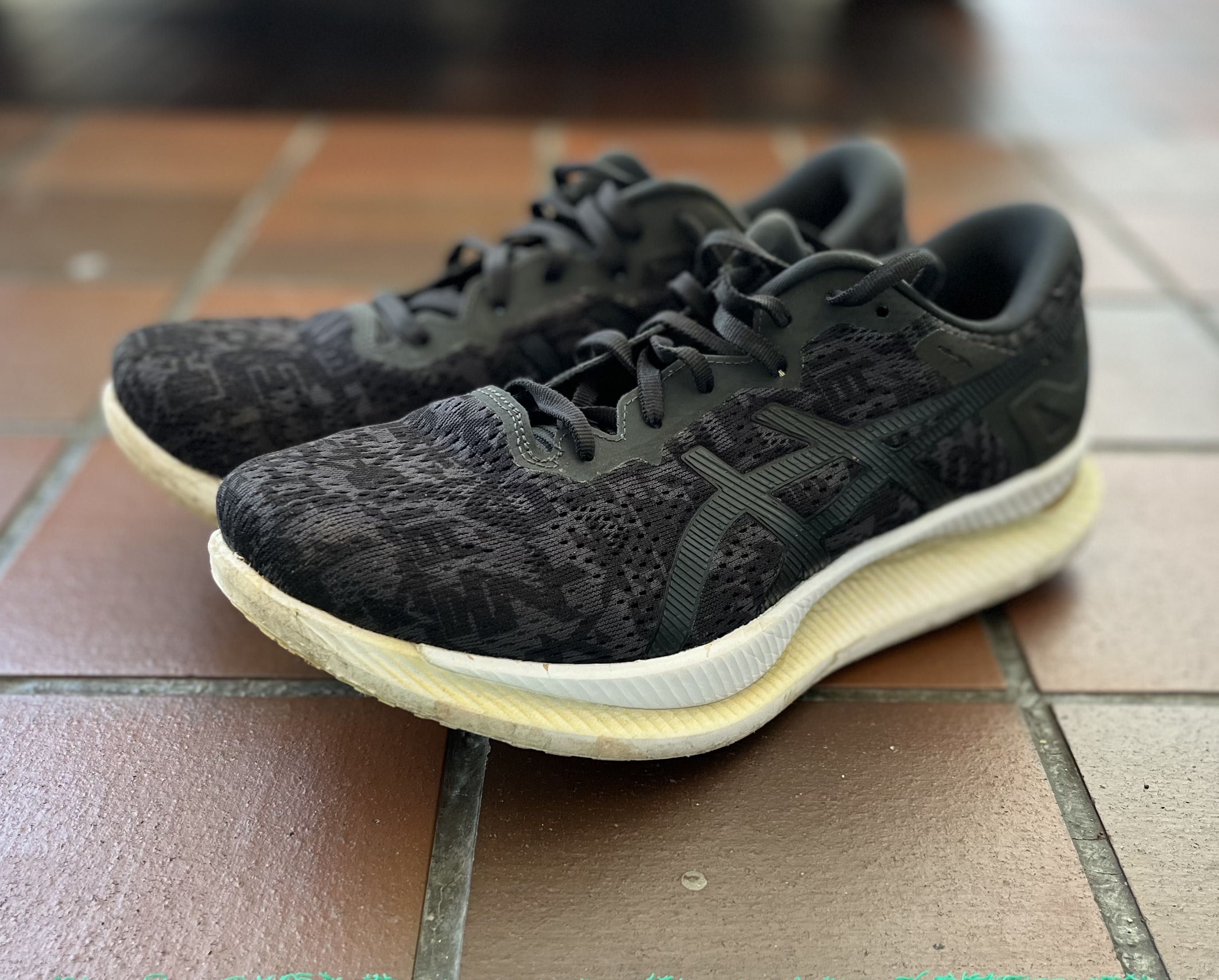 Asics glideride vs new balance on sale 1080v10