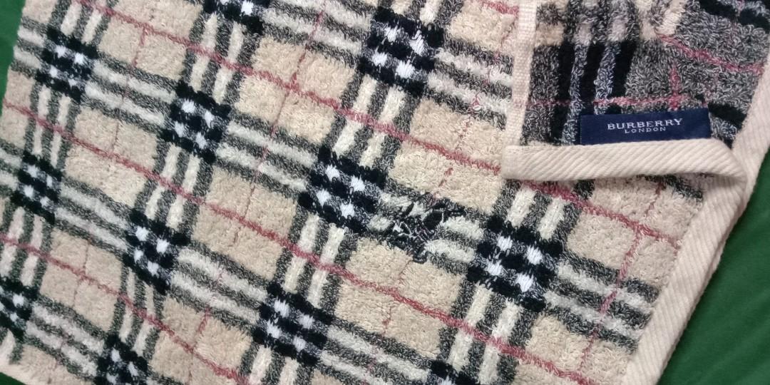 Burberry hand towel top