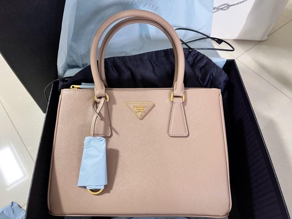 Prada Galleria Medium bag in powder pink Saffiano leather ref