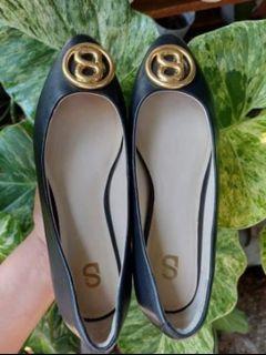 Buttonscarves elan shoes