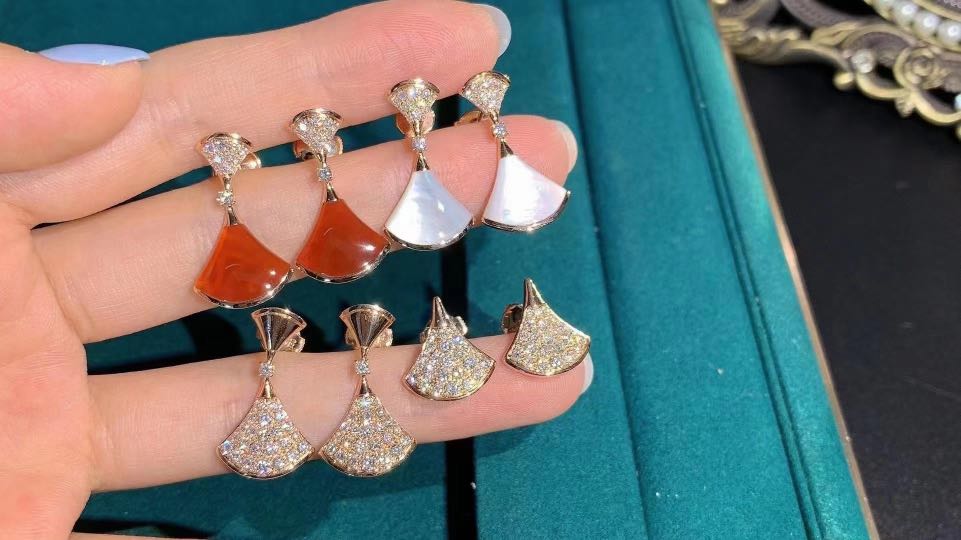 Rose gold DIVAS DREAM Earrings with 094 ct Diamonds  Bulgari Official  Store