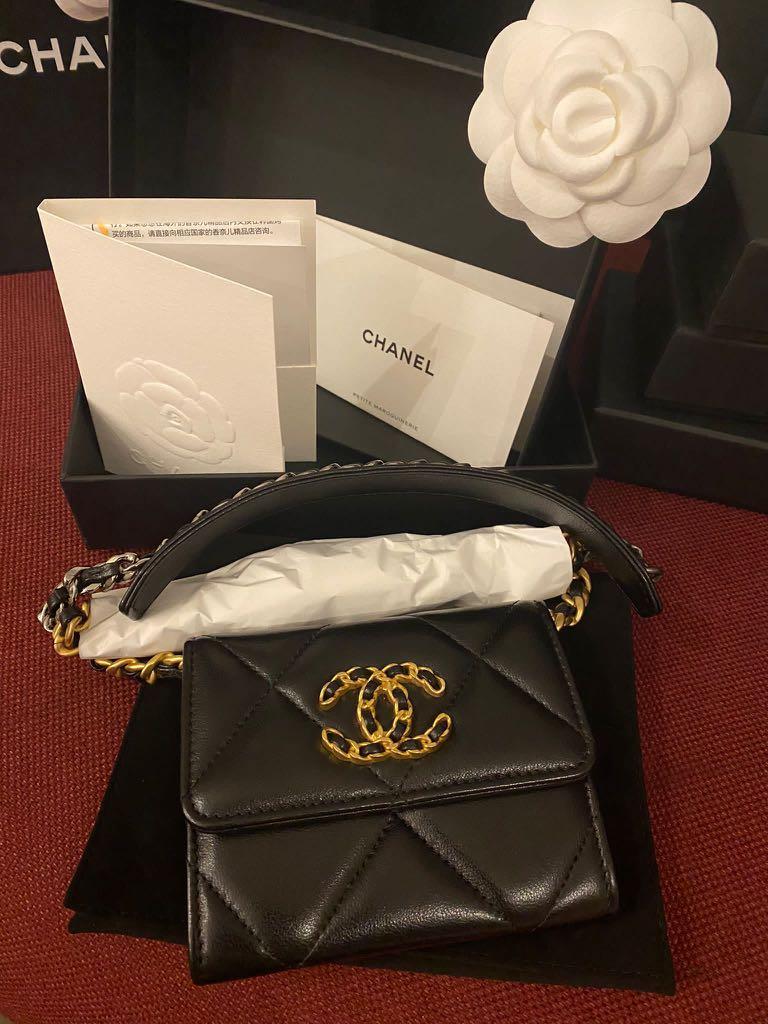 Chanel 19 card holder flap with chain, Women's Fashion, Bags & Wallets,  Clutches on Carousell