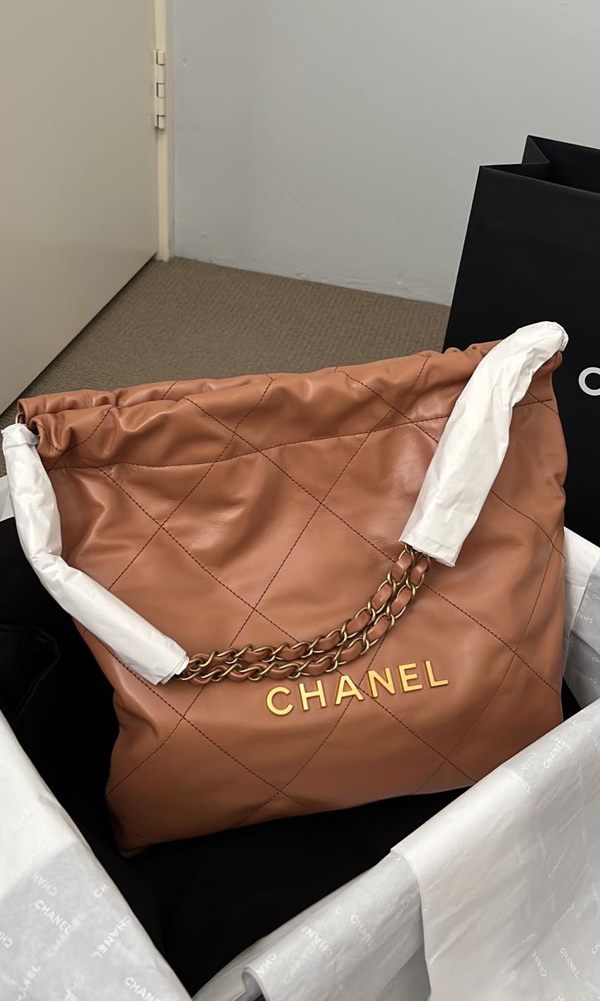 NEW CHANEL 22a 22 TOTE BAG CAMEL CARAMEL MEDIUM RARE