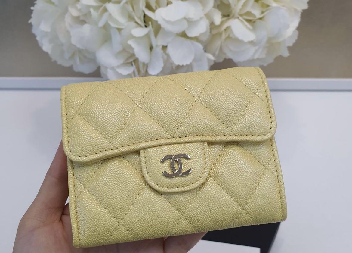 Chanel Iridescent Yellow Caviar Cardholder
