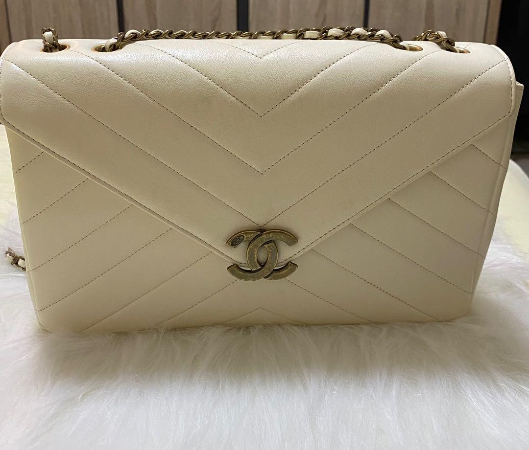 CHANEL IVORY/BEIGE 28CM CHEVRON QUILTED ENVELOPE CLASSIC FLAP