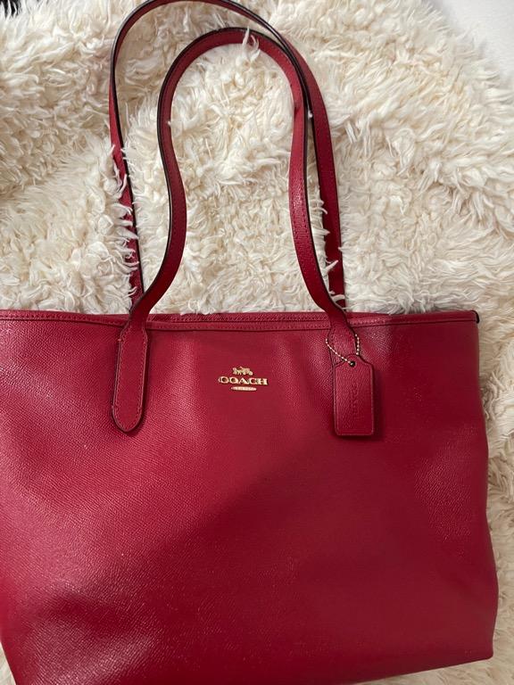 Coach Bag Original (Category: Luxury Bags & Wallets) located in Las Pinas. Submitted by johnolivia (Listing ID 1171150300, Image 3). Description: Preloved Declutterring.