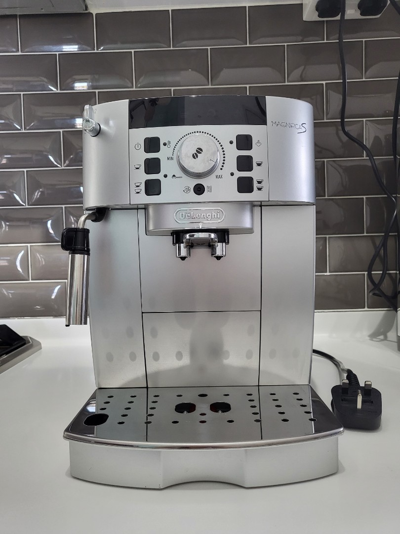 Delonghi Magnifica S Coffee Machine, TV & Home Appliances, Kitchen