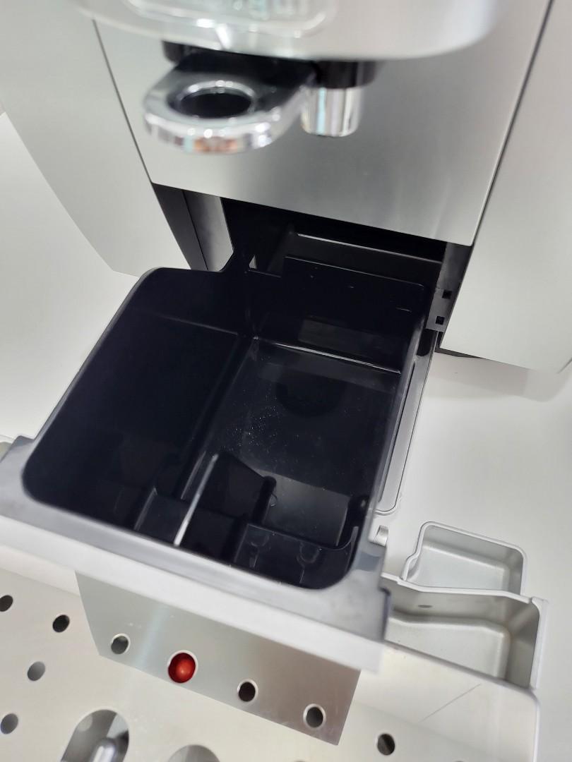 Delonghi Magnifica S Coffee Machine, TV & Home Appliances, Kitchen