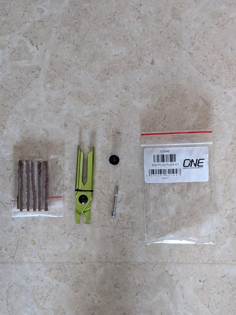 EDC PLUG & PLIERS KIT for One Up components EDC system, Sports