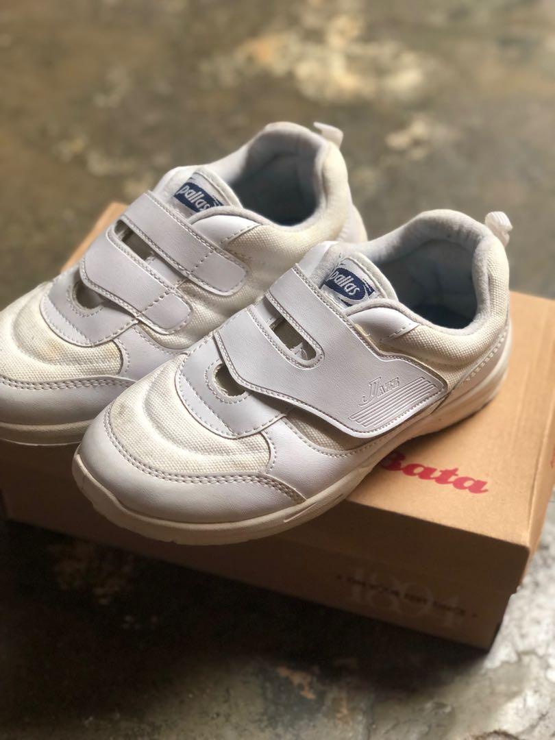Bata school hot sale shoes white