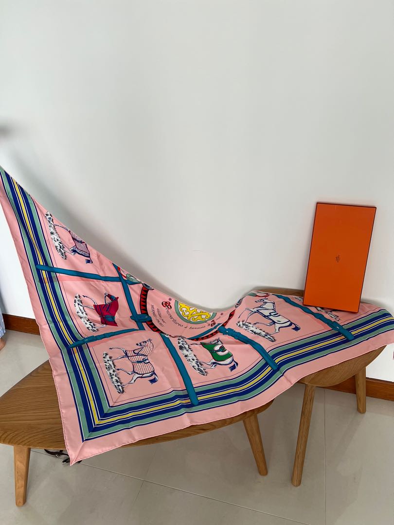 Hermes sales triangle scarf