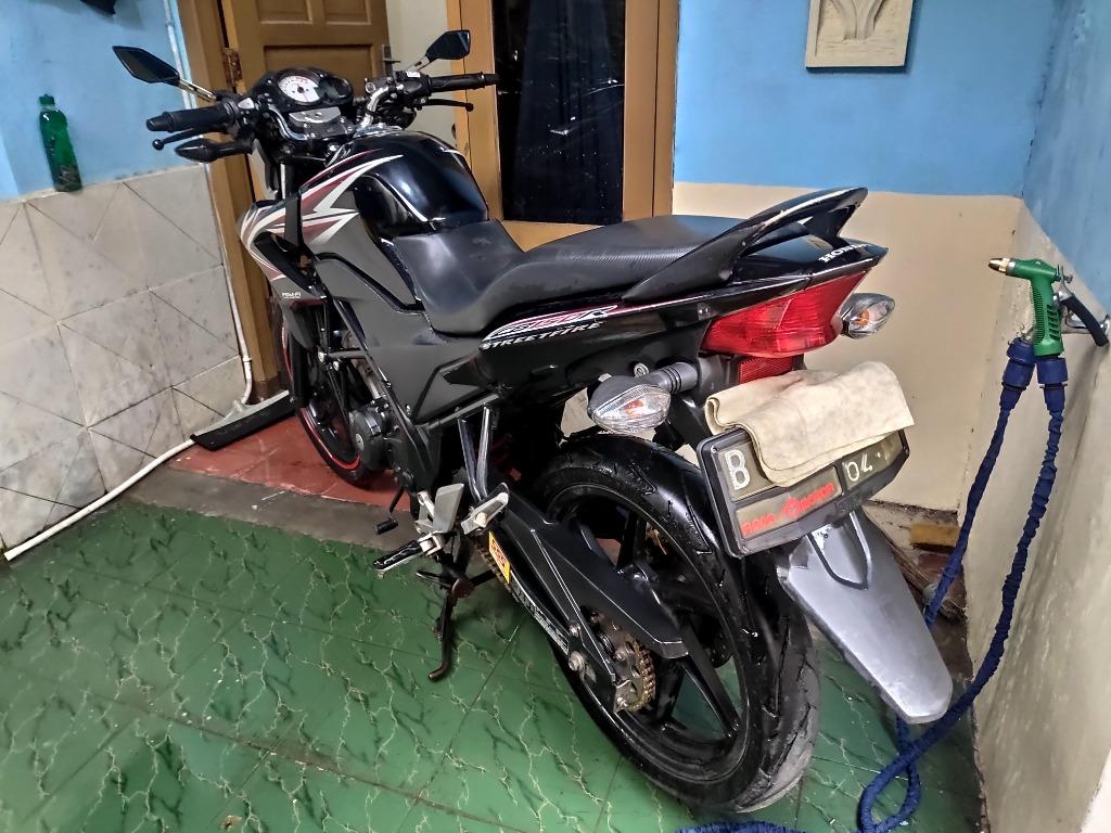 Cb 150 store r 2013