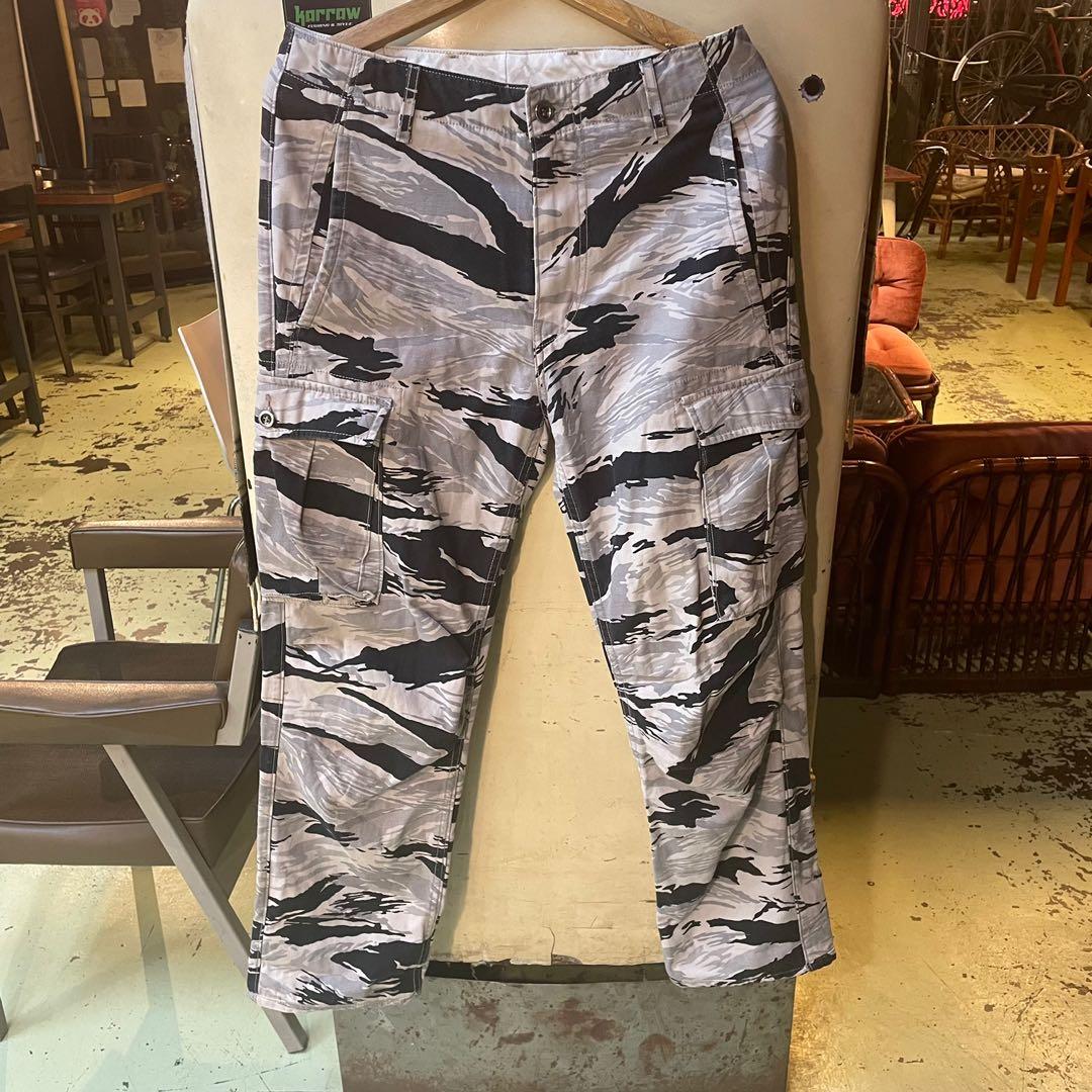 Levis army cargo best sale pants