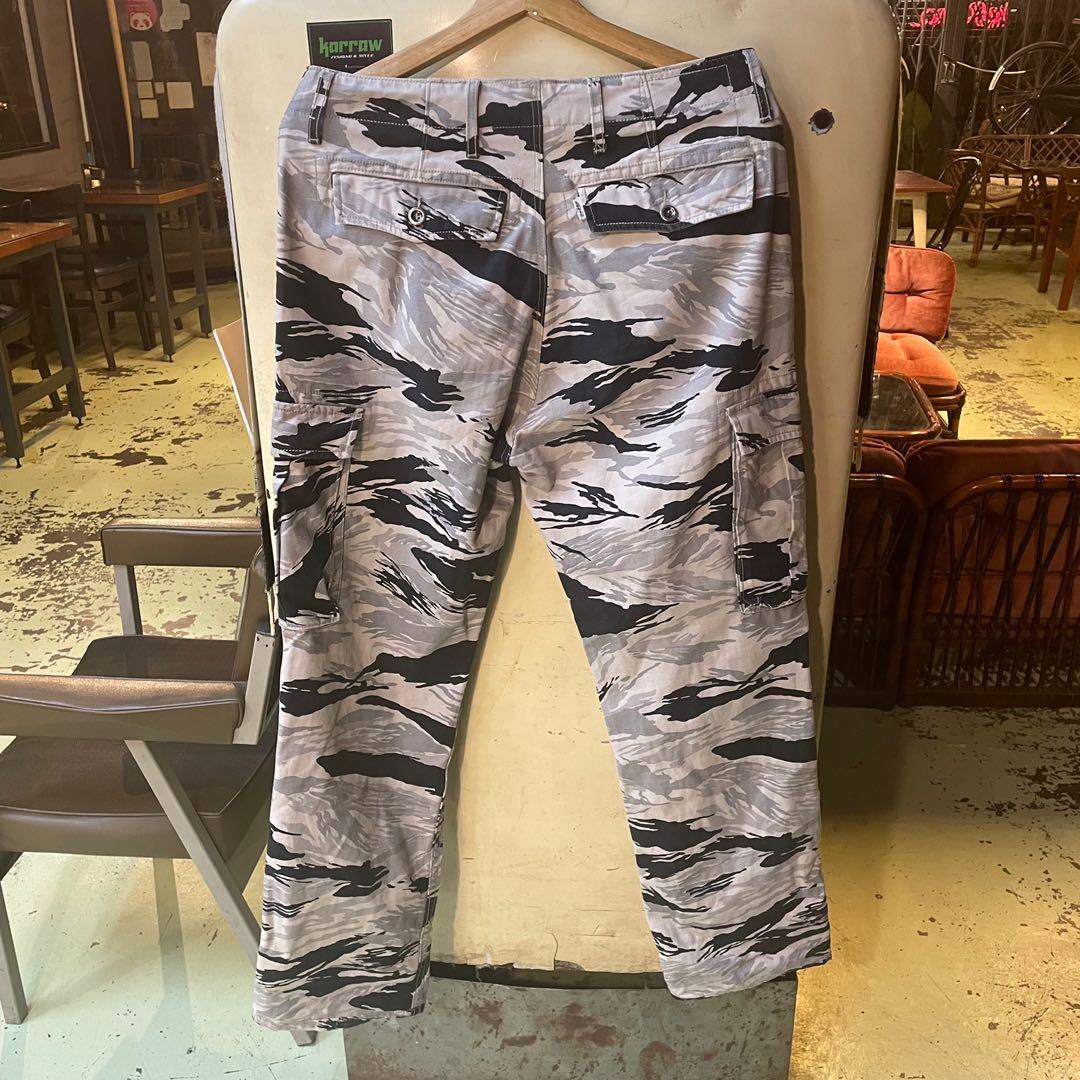Levi's camo pants discount mens