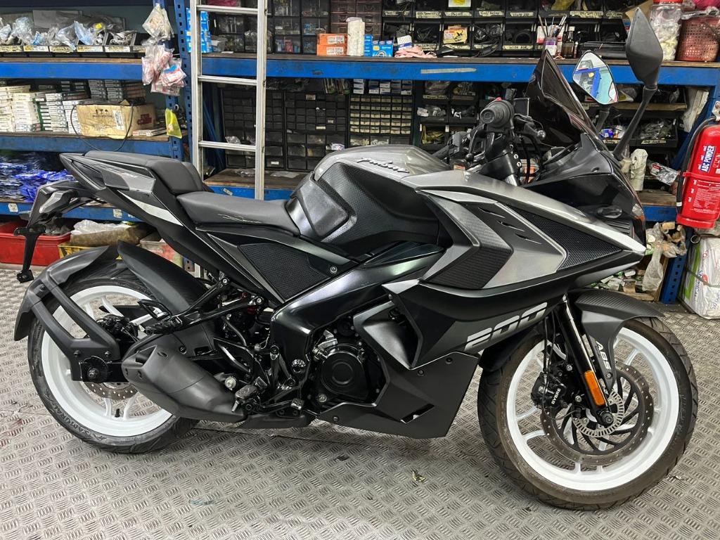 Bajaj Pulsar RS buying 200