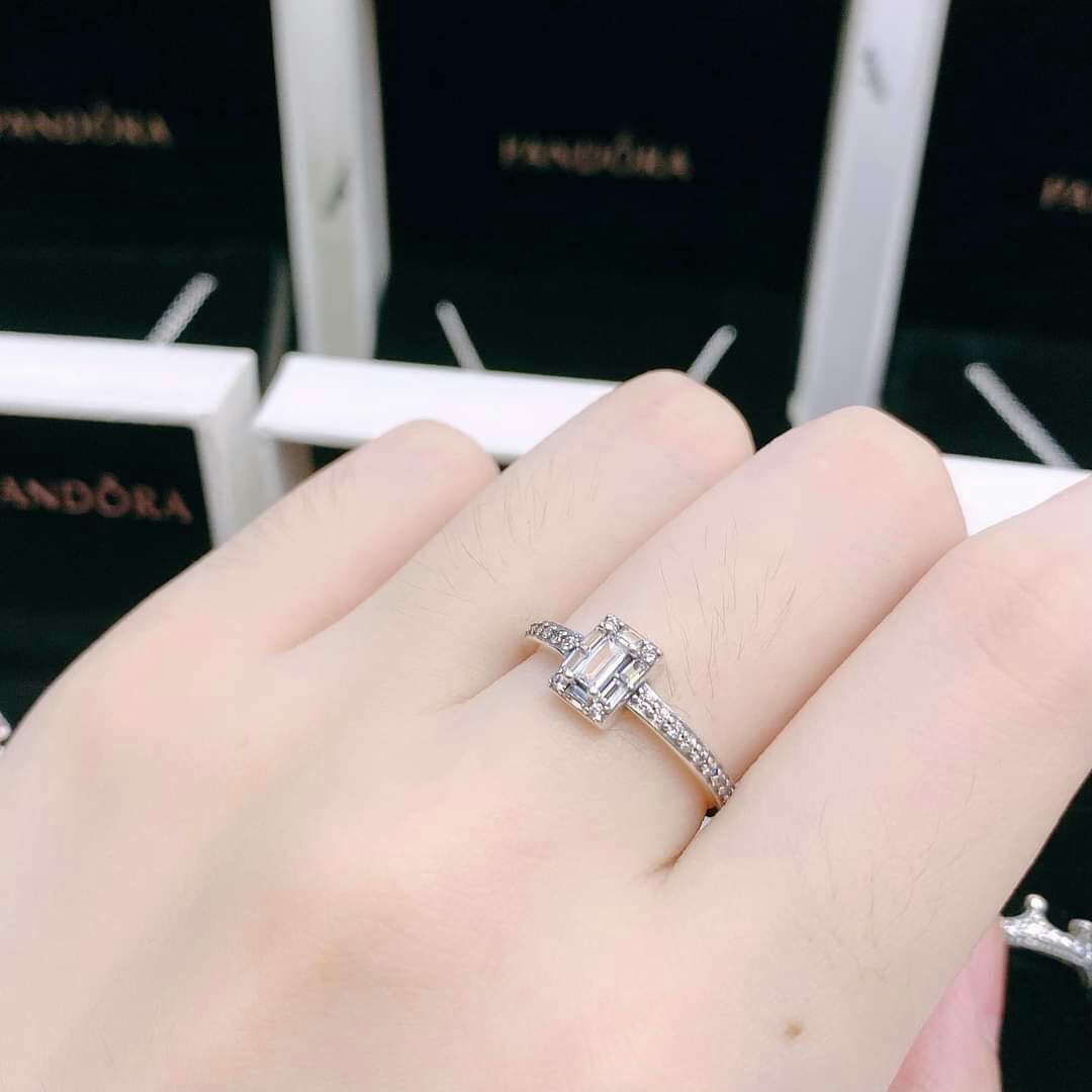Pandora ice luminous ring