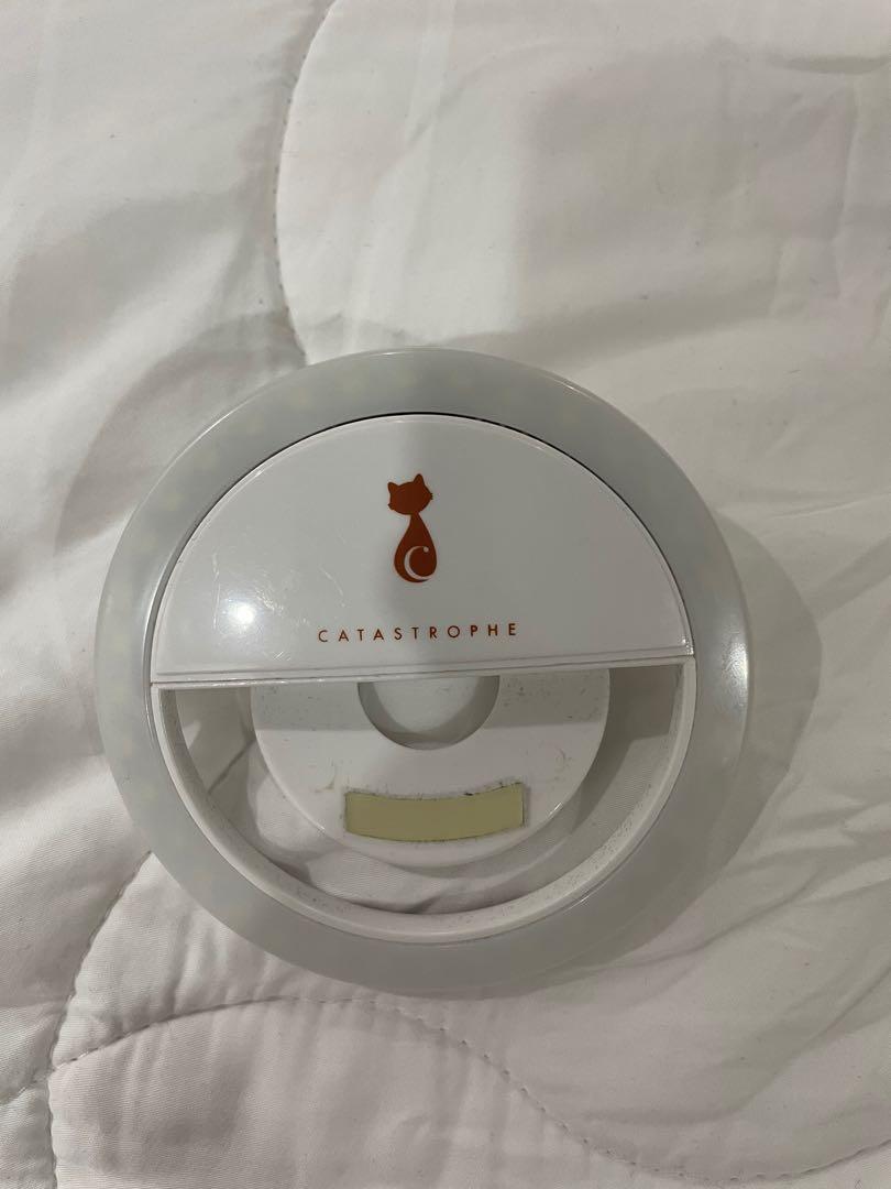 Phone ring light (Category: Lighting & Studio Equipment) located in Cavite. Submitted by theadee (Listing ID 1171206592, Image 1). Description: - no charger (can use android charger) - light is really BRIGHT - bought from a bazaar years ago MOP: gcash/bank transfer Shipping: Lalamove.