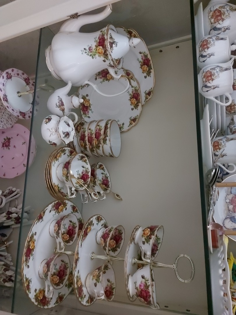 royal rose tea set, royal Albert full set, 其他, 其他 Carousell