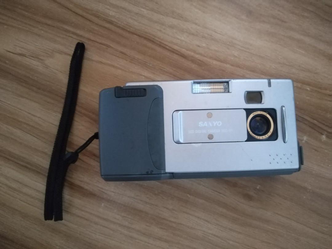 Sanyo DSC-V1 camera (Category: Cameras) located in Las Pinas. Submitted by film101 (Listing ID 1171205674, Image 1). Description: Sanyo DSC-V1 digital camera Classic type With built in memory card? Still in good working condition It was released Korea and japan only Chinese menu Everything working good I have no sample shots i have no usb cable for transferring files but can catch pics. Its needs cable to transfer files (do extra research bout th