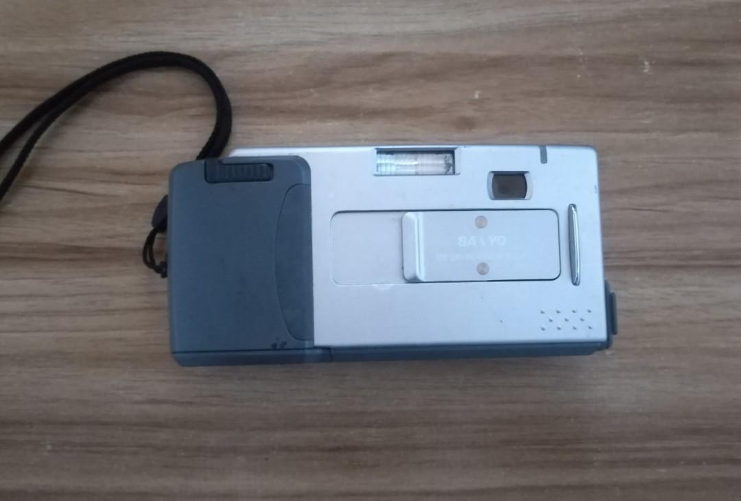 Sanyo DSC-V1 camera (Category: Cameras) located in Las Pinas. Submitted by film101 (Listing ID 1171205674, Image 2). Description: Sanyo DSC-V1 digital camera Classic type With built in memory card? Still in good working condition It was released Korea and japan only Chinese menu Everything working good I have no sample shots i have no usb cable for transferring files but can catch pics. Its needs cable to transfer files (do extra research bout th