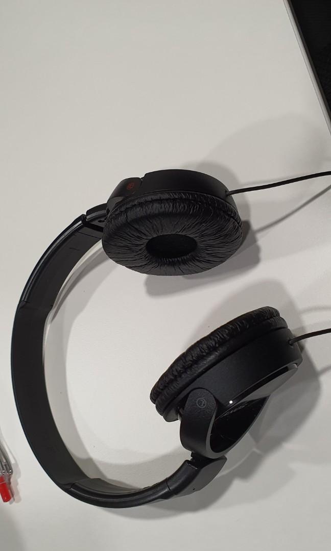 Sony wired headphones with microphone