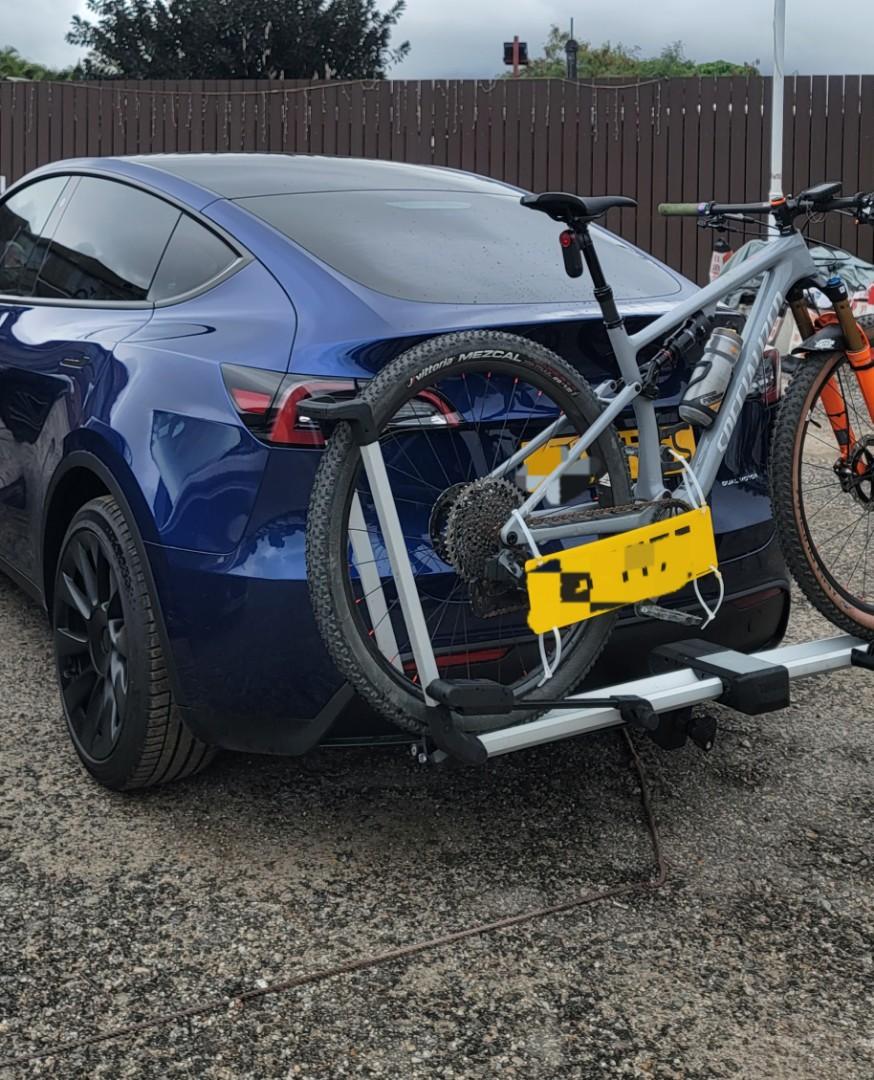 Thule Helium hitch bike rack Tesla model Y, 運動產品, 單車及配件, 單車 Carousell