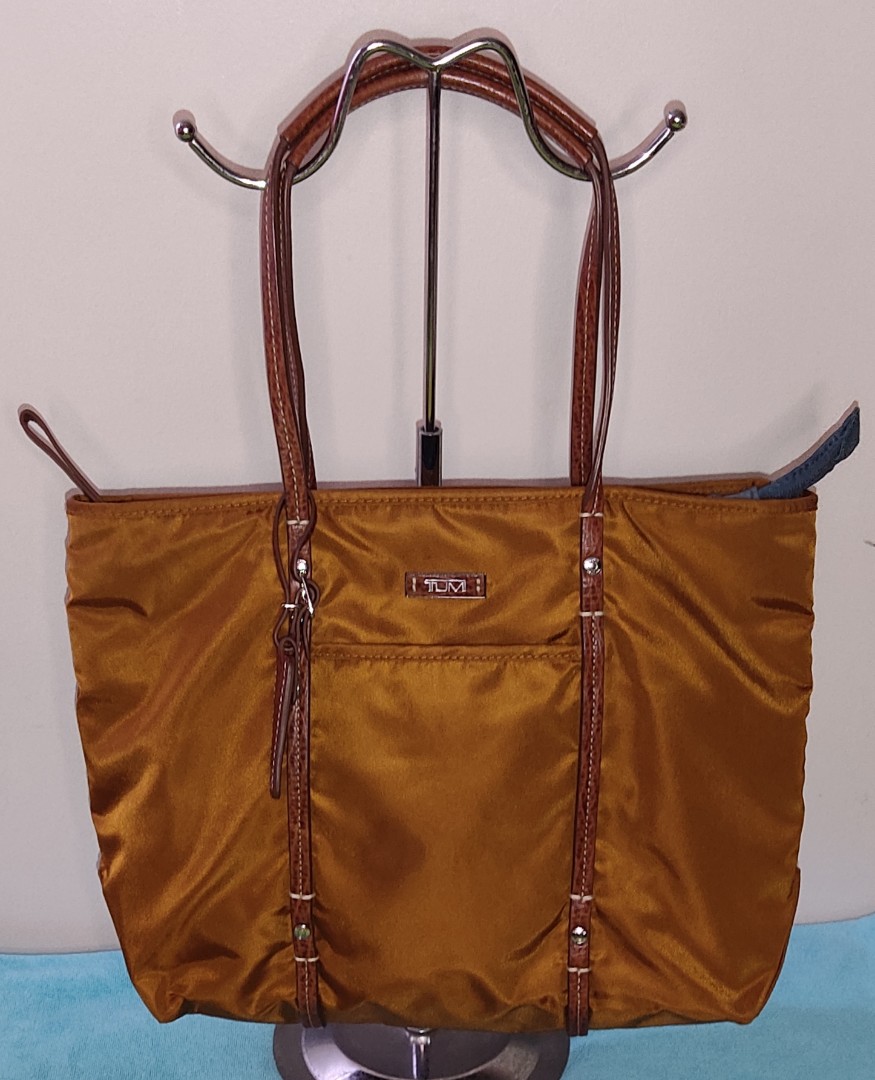 Tumi q tote discount