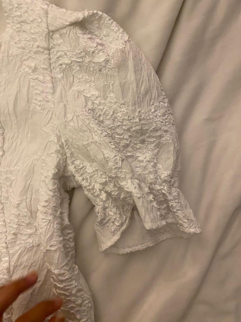 White Dainty Top (Category: Blouses) located in Cebu City. Submitted by vanmags (Listing ID 1171133309, Image 3). Description: Good as brand new No flaws Can fit up to Medium With surprise freebie if 5 items and up Rfs: decluttering .
