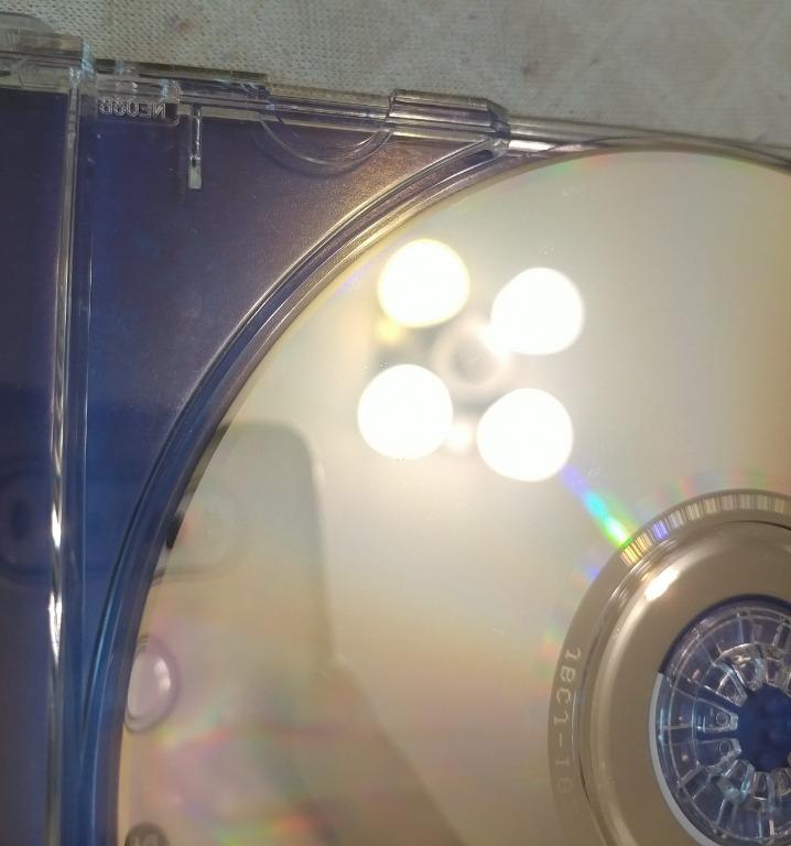 ZARD ZARD BESTSingle Collection 〜軌跡〜 日版 二手 CD, 書籍、休閒與玩具, 收藏、紀念品, 明星週