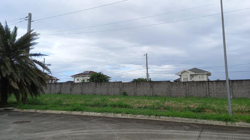 280 Sqm Prime Lot for Sale in South Forbes Miami Very Nice Location