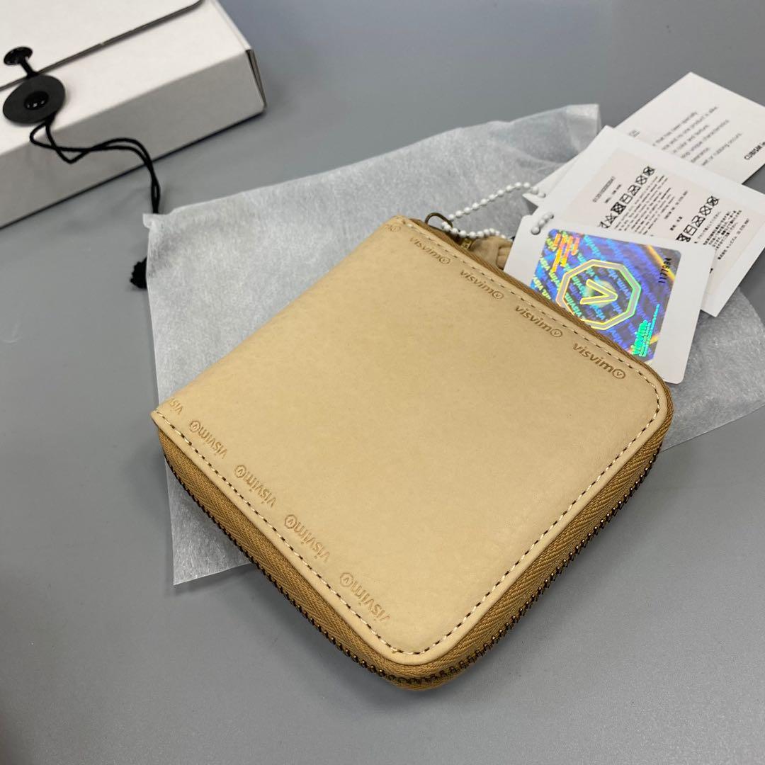 全新Visvim Leather Bi-Fold Zip Wallet Beige 真皮銀包, 男裝, 手錶及配件, 銀包、卡片套- Carousell