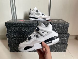 (Category: ) located in . Submitted by ak_sneakers (Listing ID 1171411587, Image 1). Description: .