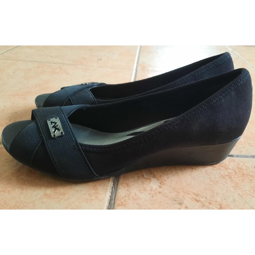 Anne klein on sale peep toe wedge