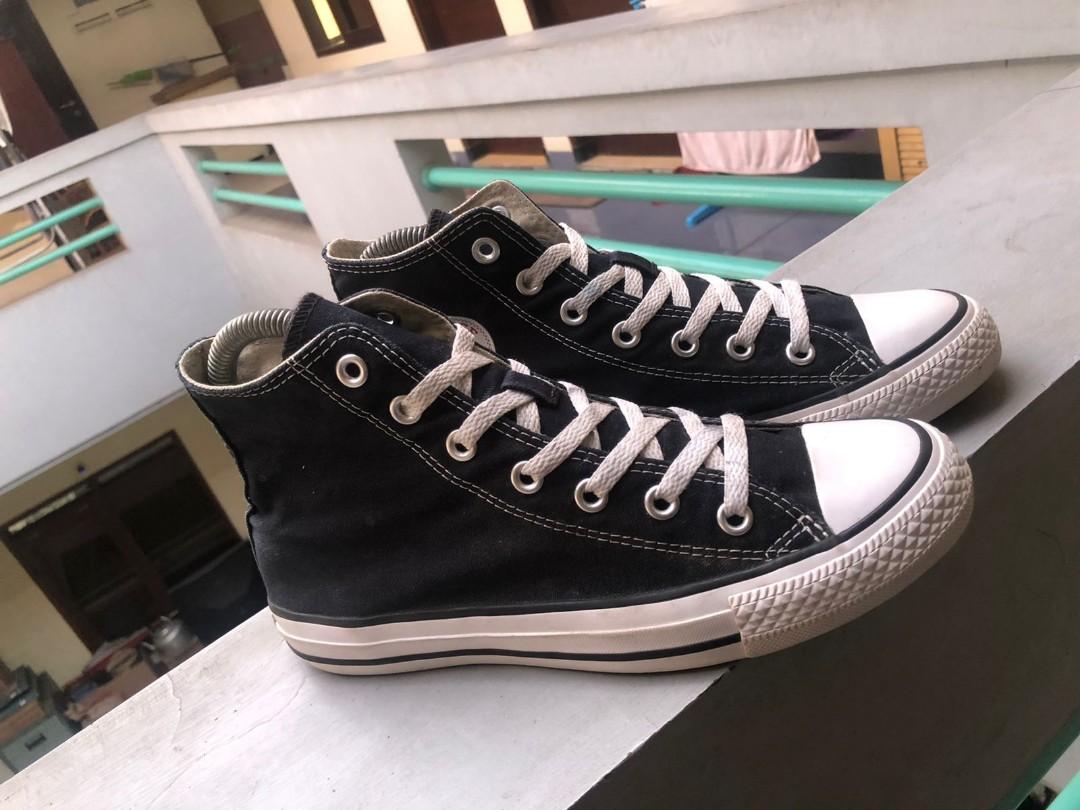 Converse ct hi bw Fesyen Pria Sepatu Sneakers di Carousell