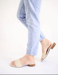 Criza Cream Wooden Low Heel / Sandals
