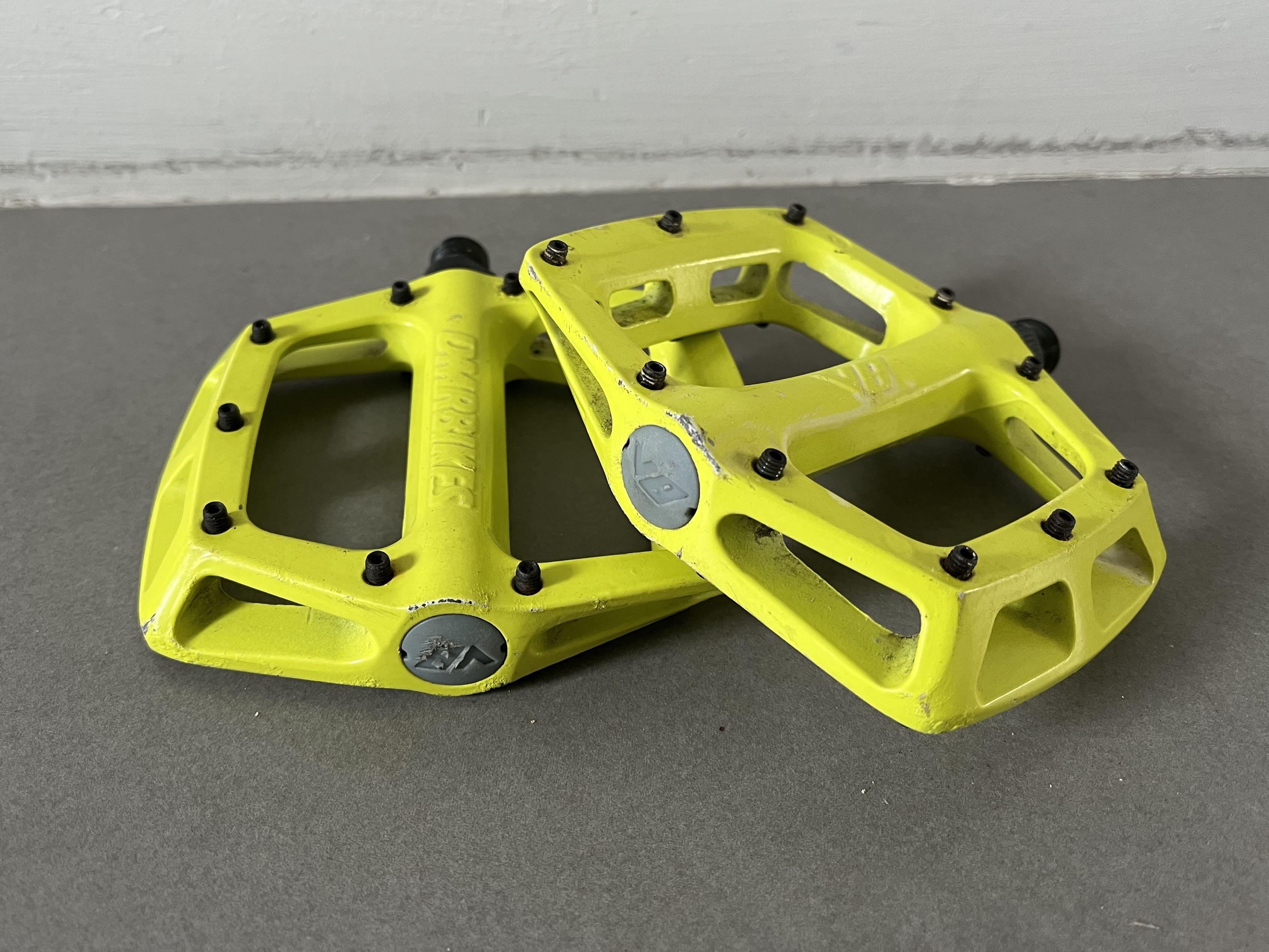 Yellow deals dmr pedals
