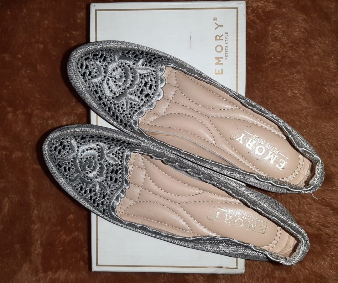 Flat shoes emory hotsell