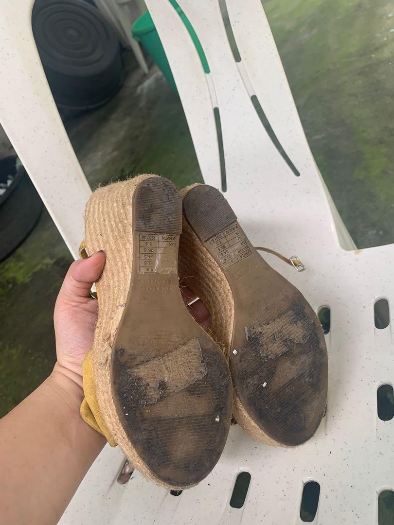 Forever21 wedge (Category: Wedges) located in Manila. Submitted by khring (Listing ID 1171433376, Image 3). Description: Madumi lang sa picture Mas okey kung ipapalinis Pero sa quality maayos na maayos pa. 4x na nagamit.