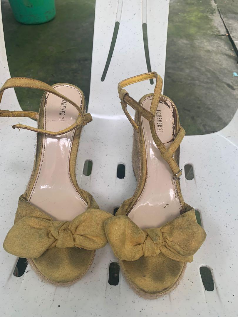 Forever21 wedge (Category: Wedges) located in Manila. Submitted by khring (Listing ID 1171433376, Image 1). Description: Madumi lang sa picture Mas okey kung ipapalinis Pero sa quality maayos na maayos pa. 4x na nagamit.