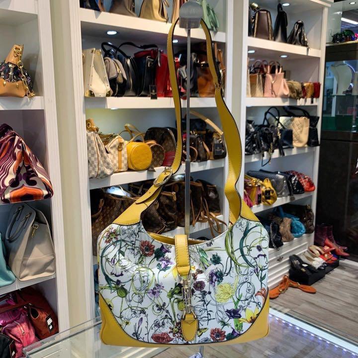 White gucci sale sling bag