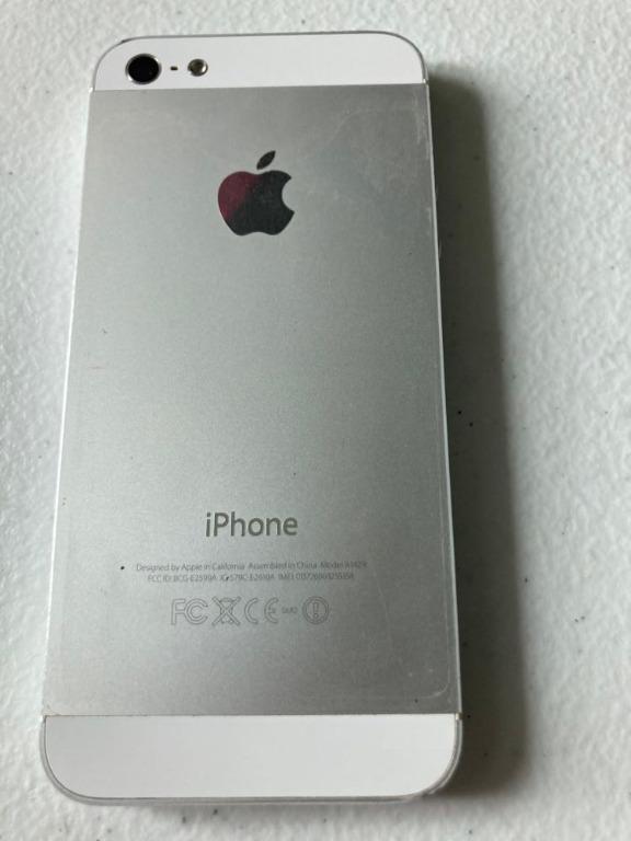 iPhone 5 (Category: Others) located in Manila. Submitted by olxph_485247823 (Listing ID 1171323127, Image 2). Description: Minimal scratches, screen needs replacement. 16GB White screen, silver back.