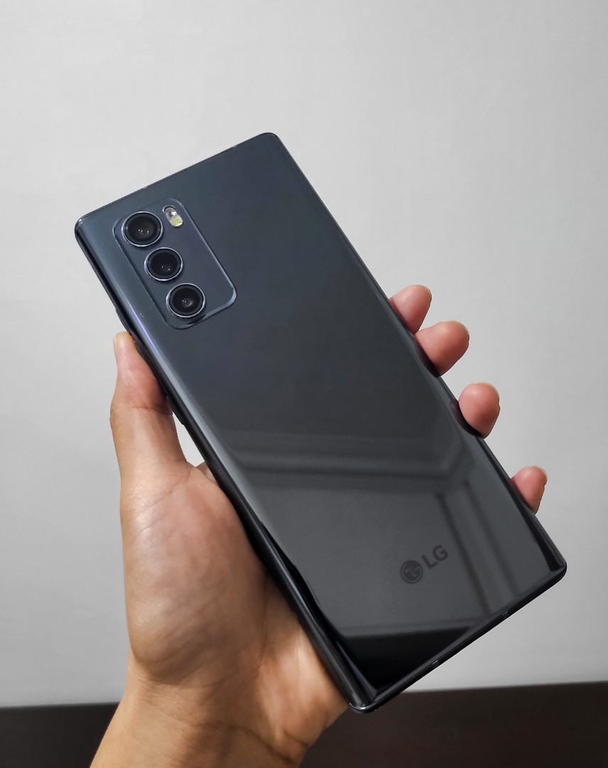 lg wing black