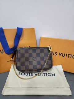 (Category: ) located in . Submitted by SGLuxuryCouture (Listing ID 1171335557, Image 1). Description: .