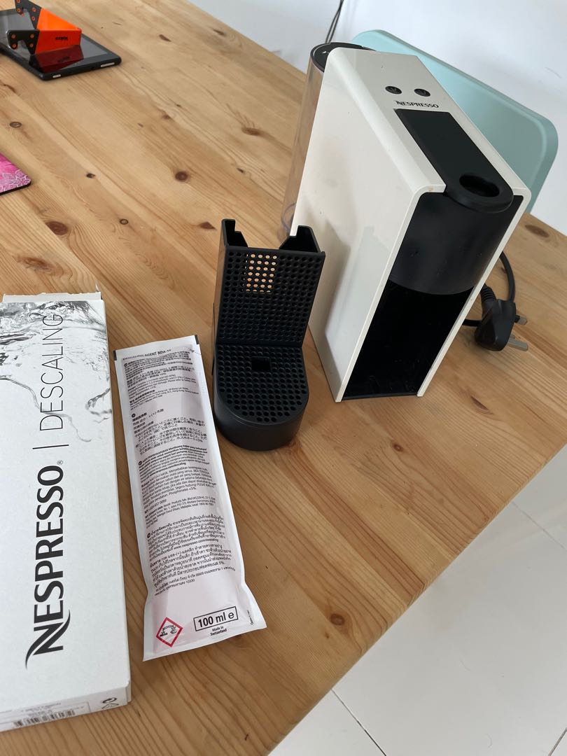 Nespresso essenza mini with a descaling kit, TV & Home Appliances