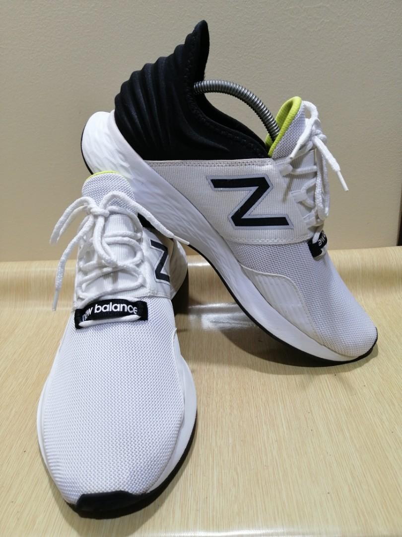 Running Shoes / Sneakers 