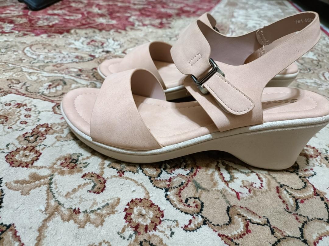 Sandal hot sale wedges bata