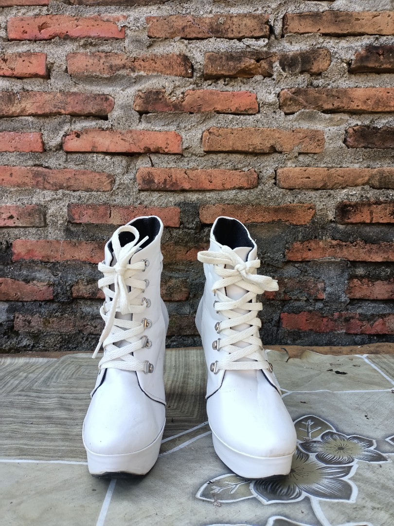 Sepatu high clearance heels boots