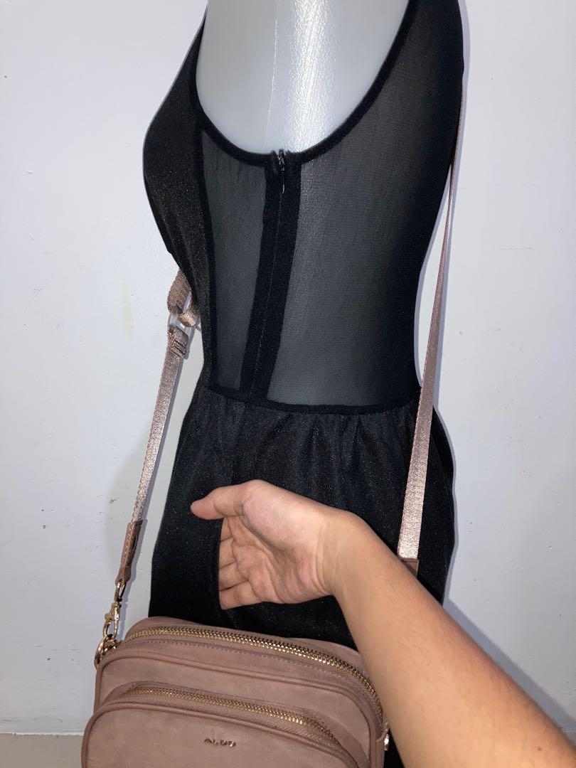 Sleeveless Dress - See through back, Med (Category: Dresses) located in Taguig. Submitted by 8sRyl (Listing ID 1171397654, Image 2). Description: Casual Dress by Silence + Noise Has a detailed elegant front stitch Thick and soft cotton fabric that has a cooling effect when worn With two side pocket Side zipper opening Above knee high length Cotton 60% Polyester 40%.
