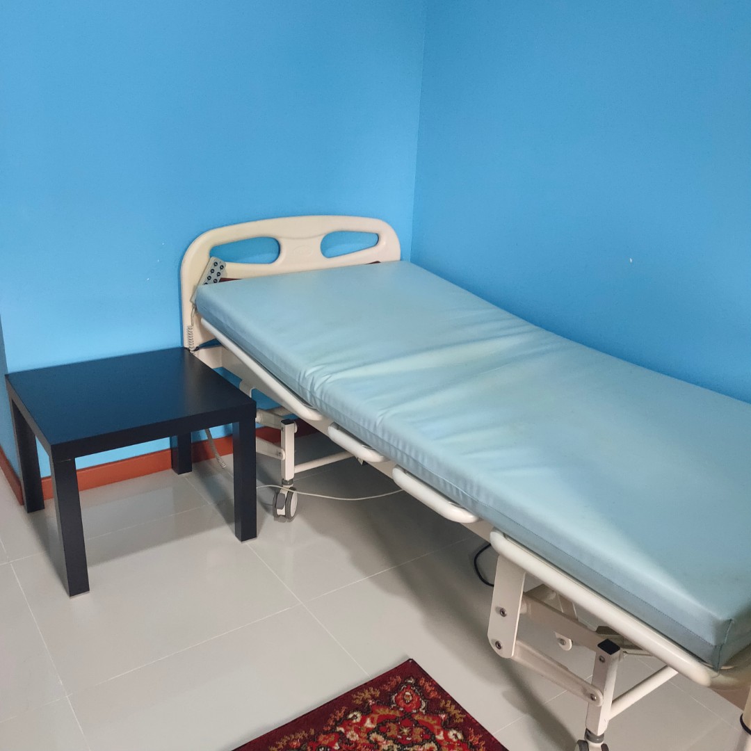 single bed for old people, Furniture & Home Living, Furniture, Bed