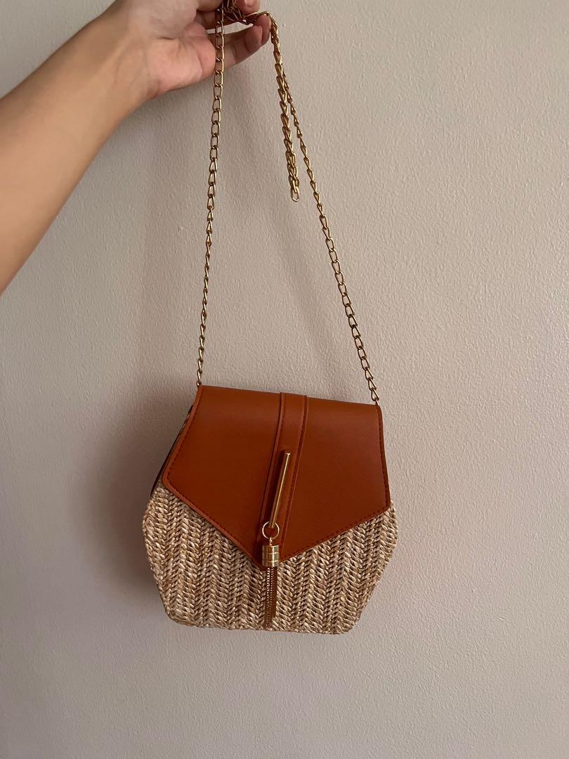 Sling Bag (Category: Cross-body Bags) located in Quezon City. Submitted by dclutter_ph (Listing ID 1171331257, Image 1). Description: L&W: 8in In good condition .